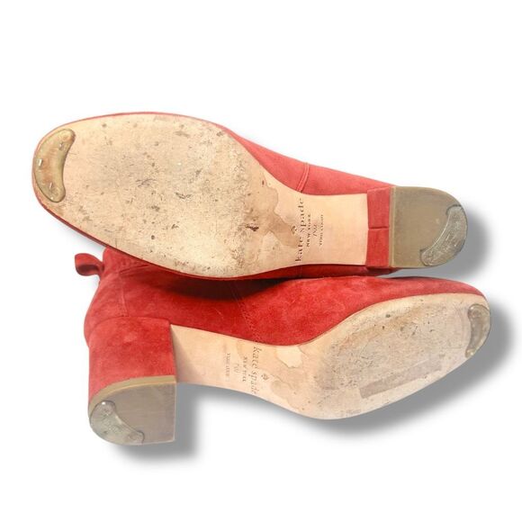 Kate Spade Lorene Light Ruby Red Suede Block Heel Ankle Boots Bow Gold Logo 7.5M - Picture 7 of 9